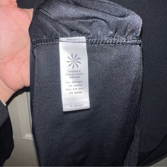 Athleta Black Athleisure Long Sleeve Workout Shirt With Thumbholes Size XS - Picture 5 of 8